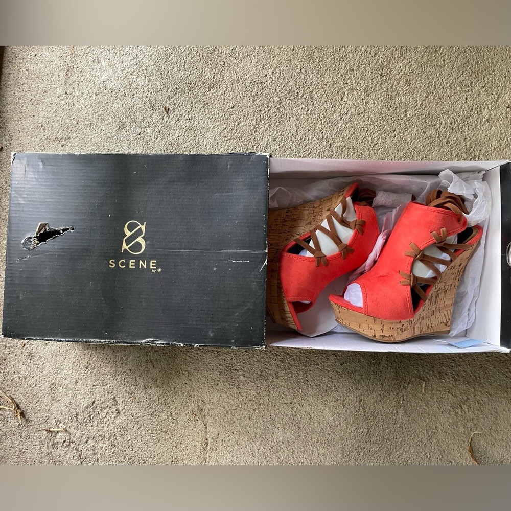 Brand new in box Coral Scene brand Wedges size 5.5